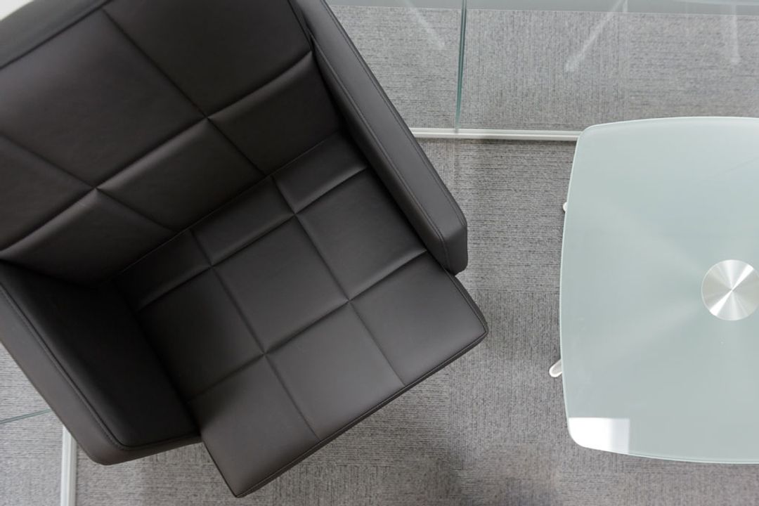 X-Cross swivel easy chair with X-Cross glass table